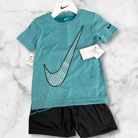 Nike Bundle 2 Piece Set size 6 and 7 ( New with tags) - Picture 3 of 4